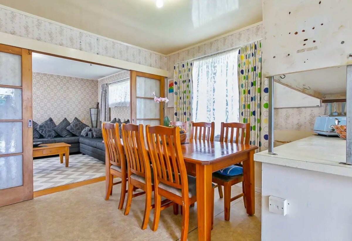 Must sell, Forget CV – Rare THAB for Quick Sale, Brick and tile 4 beds 2 baths house with double garage on 898m2 section, Currently tenanted, approximately 0.5km from Mangere Shopping Centre and 1km from SH20 motorway access, walks to schools, 4 Staverton Crescent, Mangere, Auckland