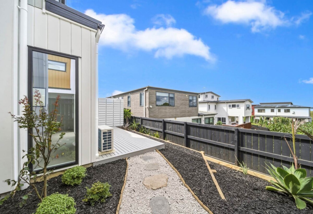 10-Year Master Build Guarantee, move-in ready, Brandnew standalone 4 beds 2.5 bath house with garage and sea views, close to top schools, parks, ferry transport, shops, motorway access, 3/28 Brickworks Bay Road, Hobsonville, Auckland