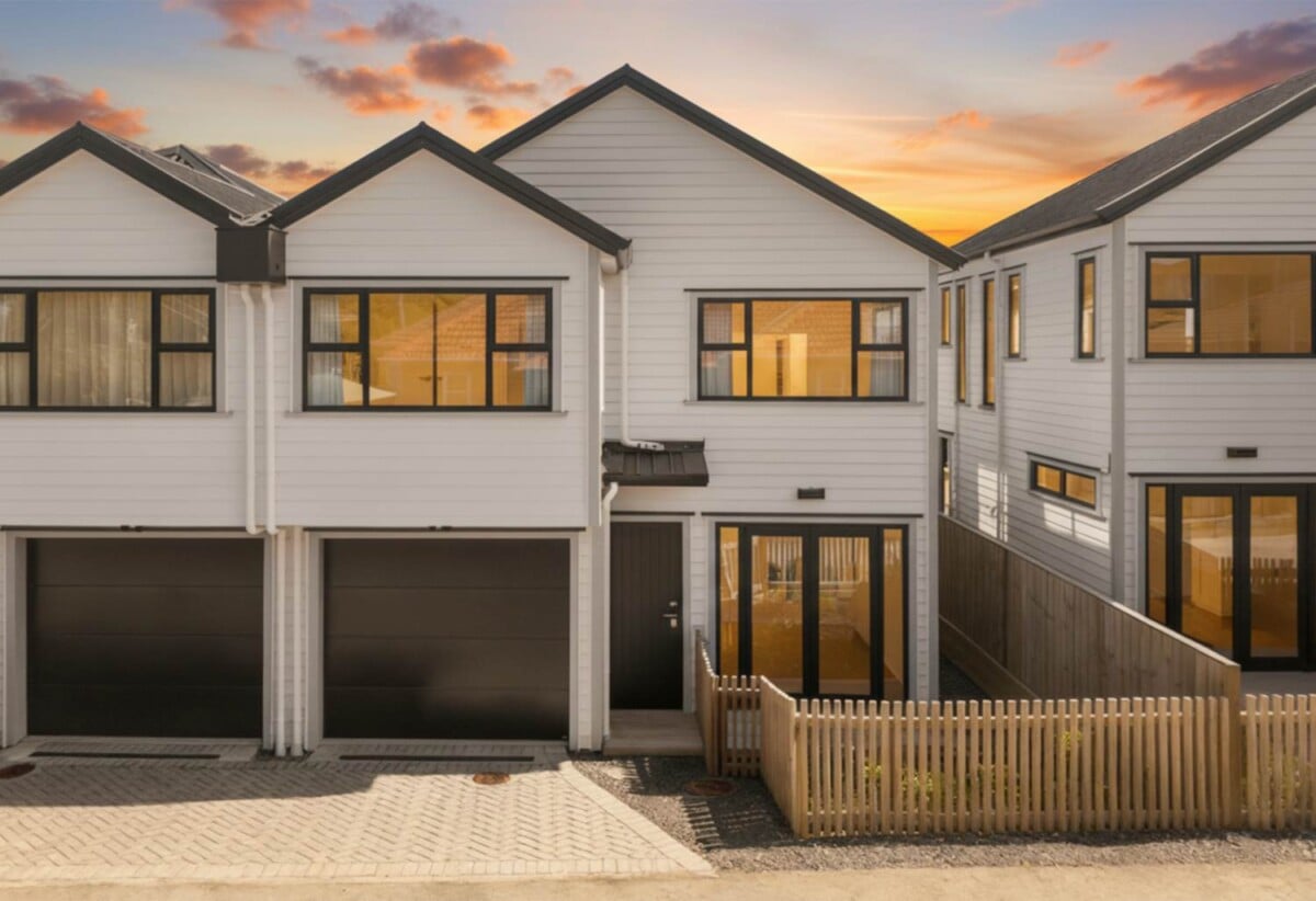 3 beds 2 baths home with garage, close to schools, Point Chevalier Beach, cafés, shops, parks, motorway access, 53C Alberta Street, Pt Chevalier, Auckland