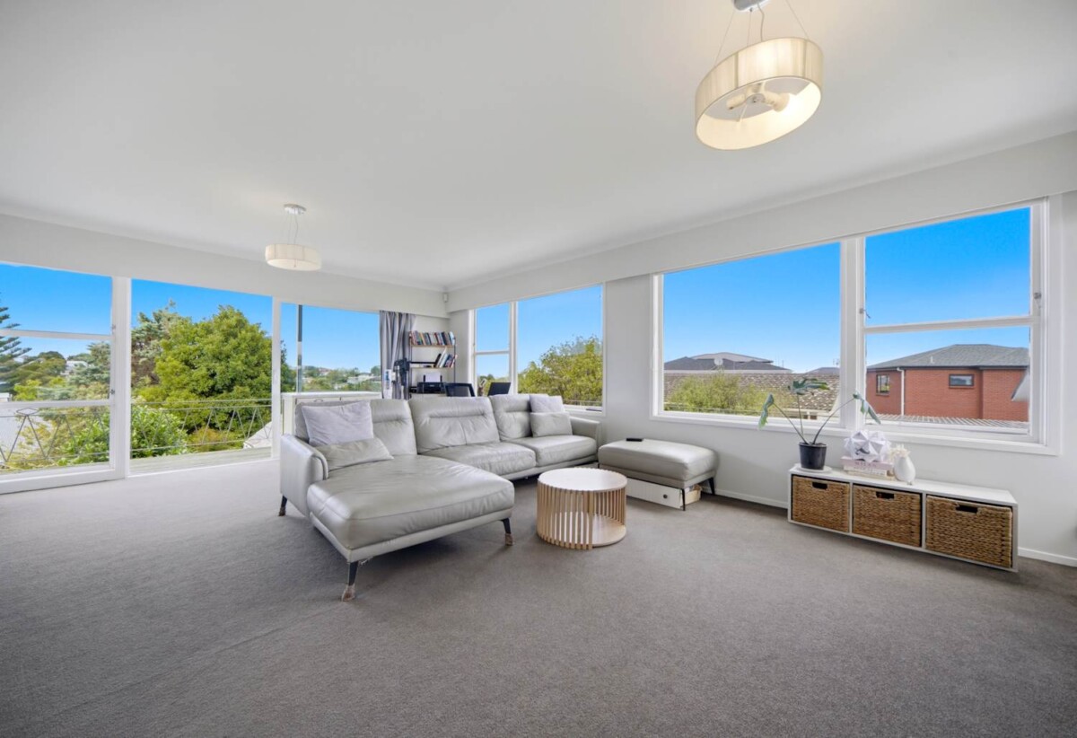 Double Westlake school zone, RC issued, 3 beds 2 baths house with double garage on 675m2 section, a huge lower-level rumpus room with independent external access, close to schools, shops, motorway access, 34 Knightsbridge Drive, Forrest Hill, Auckland