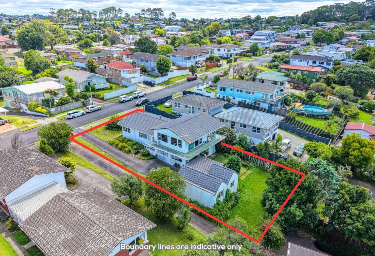 Double Westlake school zone, RC issued, 3 beds 2 baths house with double garage on 675m2 section, a huge lower-level rumpus room with independent external access, close to schools, shops, motorway access, 34 Knightsbridge Drive, Forrest Hill, Auckland