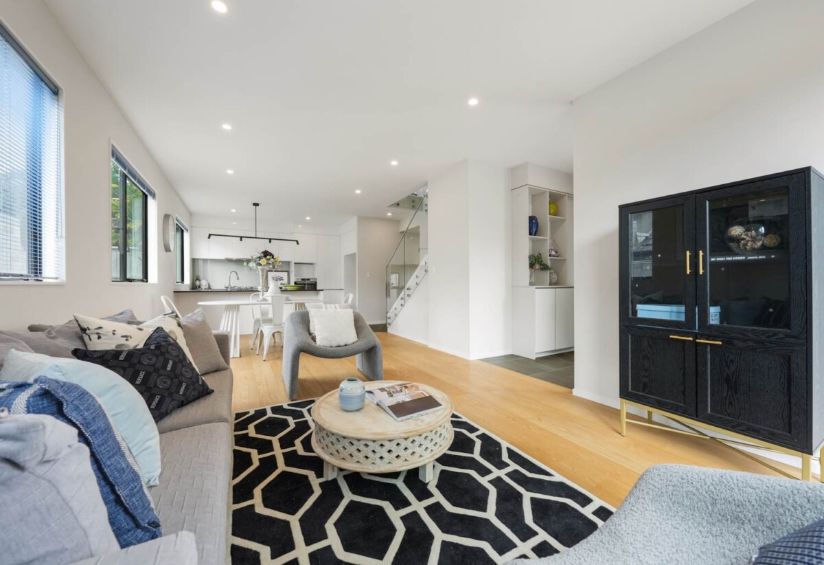 4 beds 3.5 baths duplex home with garage, just a short stroll from One Tree Hill, zoned for Remuera Intermediate School, 1B Kawau Road, Greenlane, Auckland