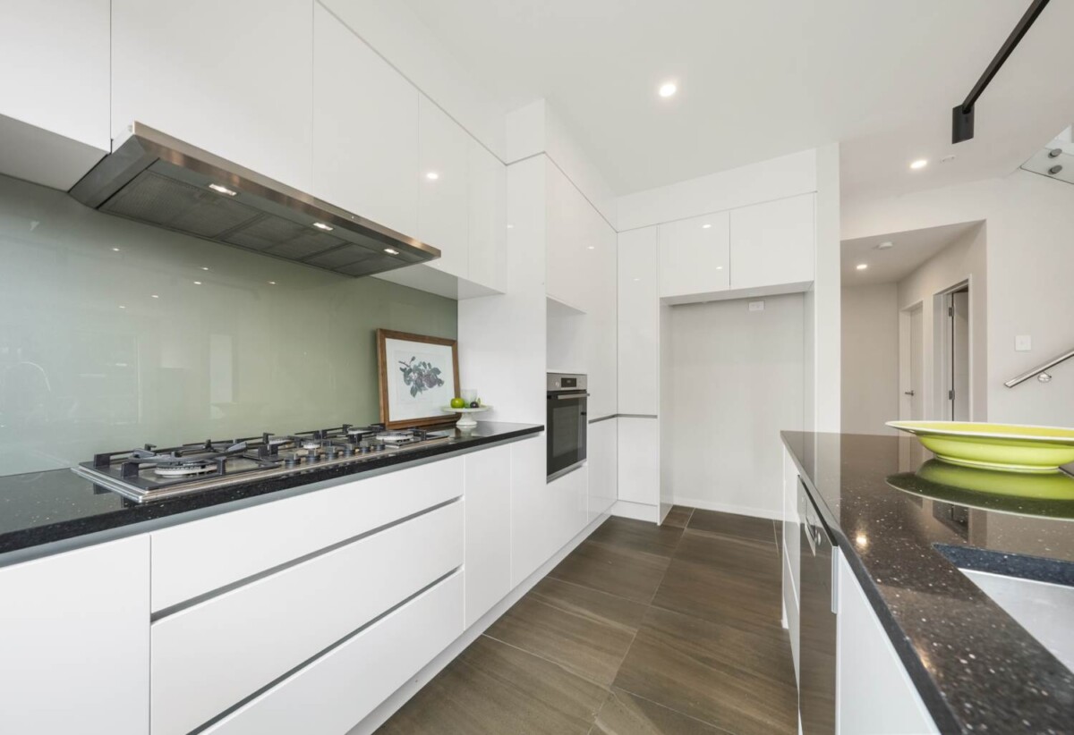 4 beds 3.5 baths duplex home with garage, just a short stroll from One Tree Hill, zoned for Remuera Intermediate School, 1B Kawau Road, Greenlane, Auckland