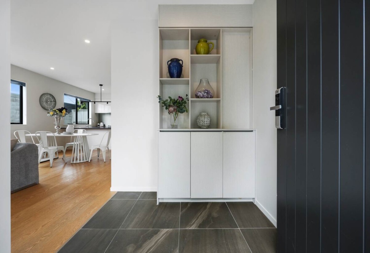 4 beds 3.5 baths duplex home with garage, just a short stroll from One Tree Hill, zoned for Remuera Intermediate School, 1B Kawau Road, Greenlane, Auckland
