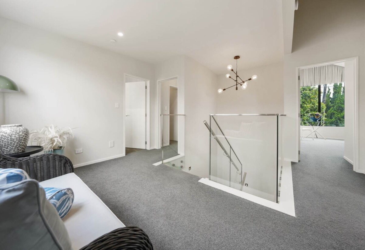 4 beds 3.5 baths duplex home with garage, just a short stroll from One Tree Hill, zoned for Remuera Intermediate School, 1B Kawau Road, Greenlane, Auckland