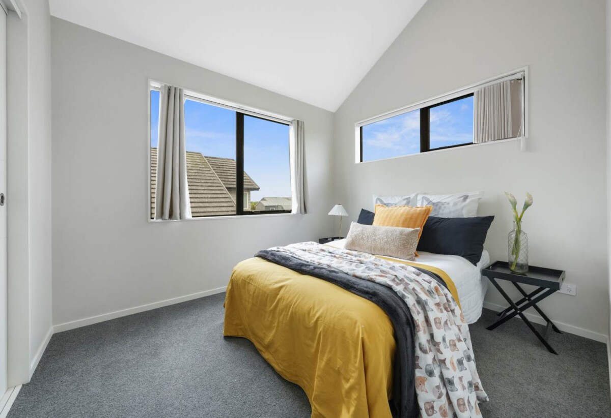 4 beds 3.5 baths duplex home with garage, just a short stroll from One Tree Hill, zoned for Remuera Intermediate School, 1B Kawau Road, Greenlane, Auckland