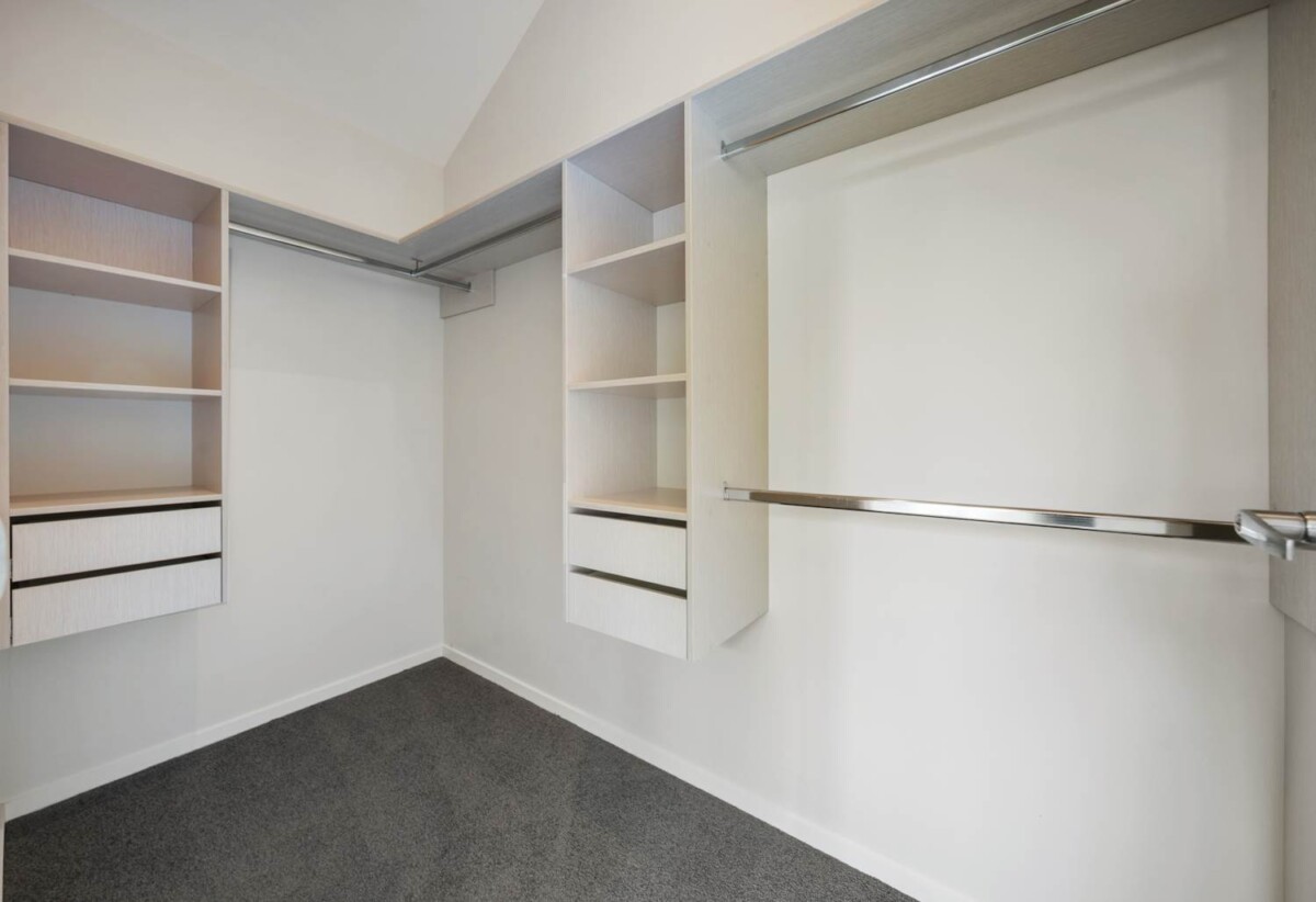 4 beds 3.5 baths duplex home with garage, just a short stroll from One Tree Hill, zoned for Remuera Intermediate School, 1B Kawau Road, Greenlane, Auckland