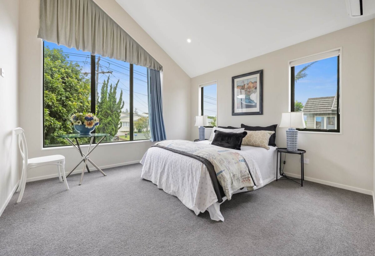 4 beds 3.5 baths duplex home with garage, just a short stroll from One Tree Hill, zoned for Remuera Intermediate School, 1B Kawau Road, Greenlane, Auckland