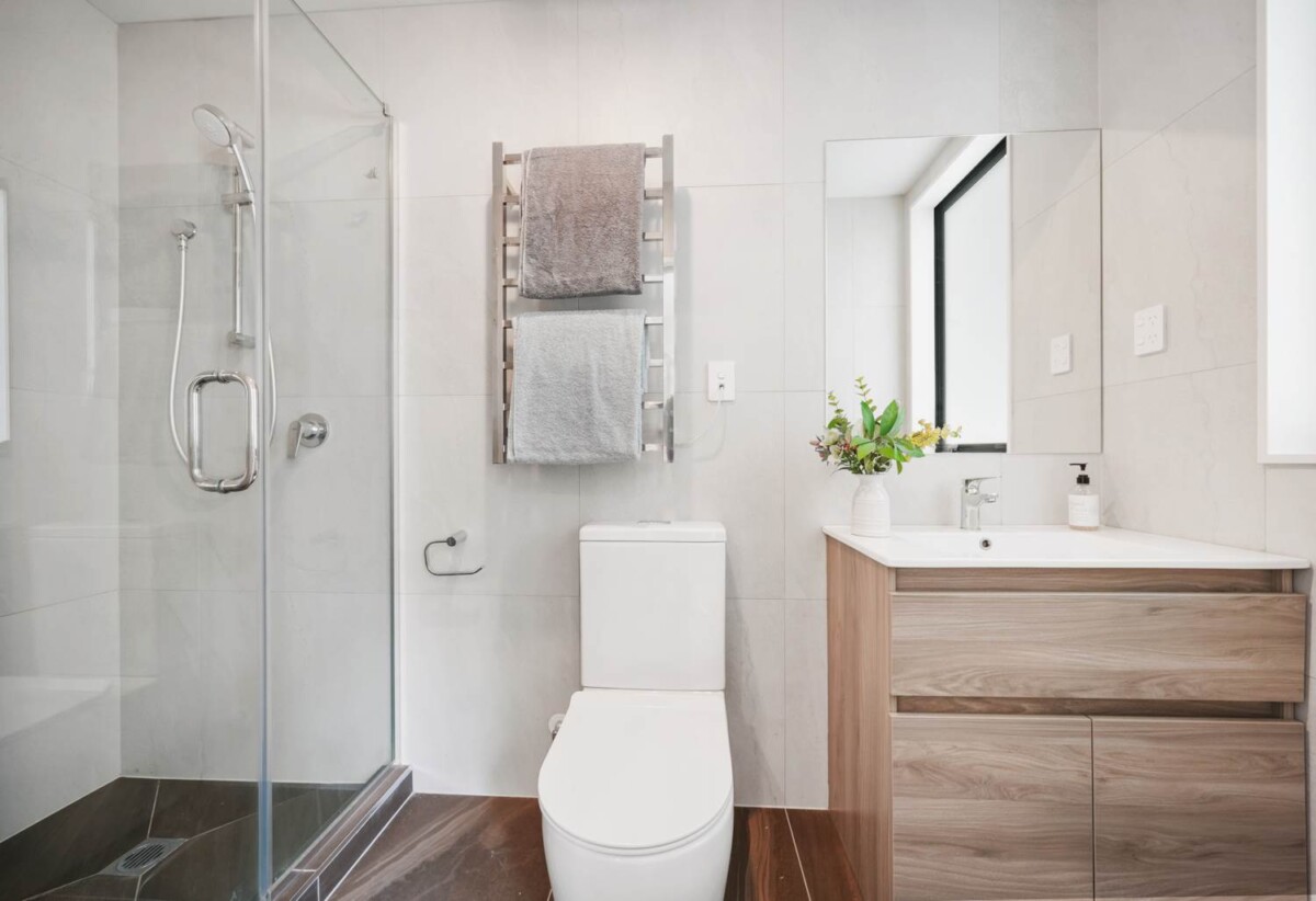 4 beds 3.5 baths duplex home with garage, just a short stroll from One Tree Hill, zoned for Remuera Intermediate School, 1B Kawau Road, Greenlane, Auckland