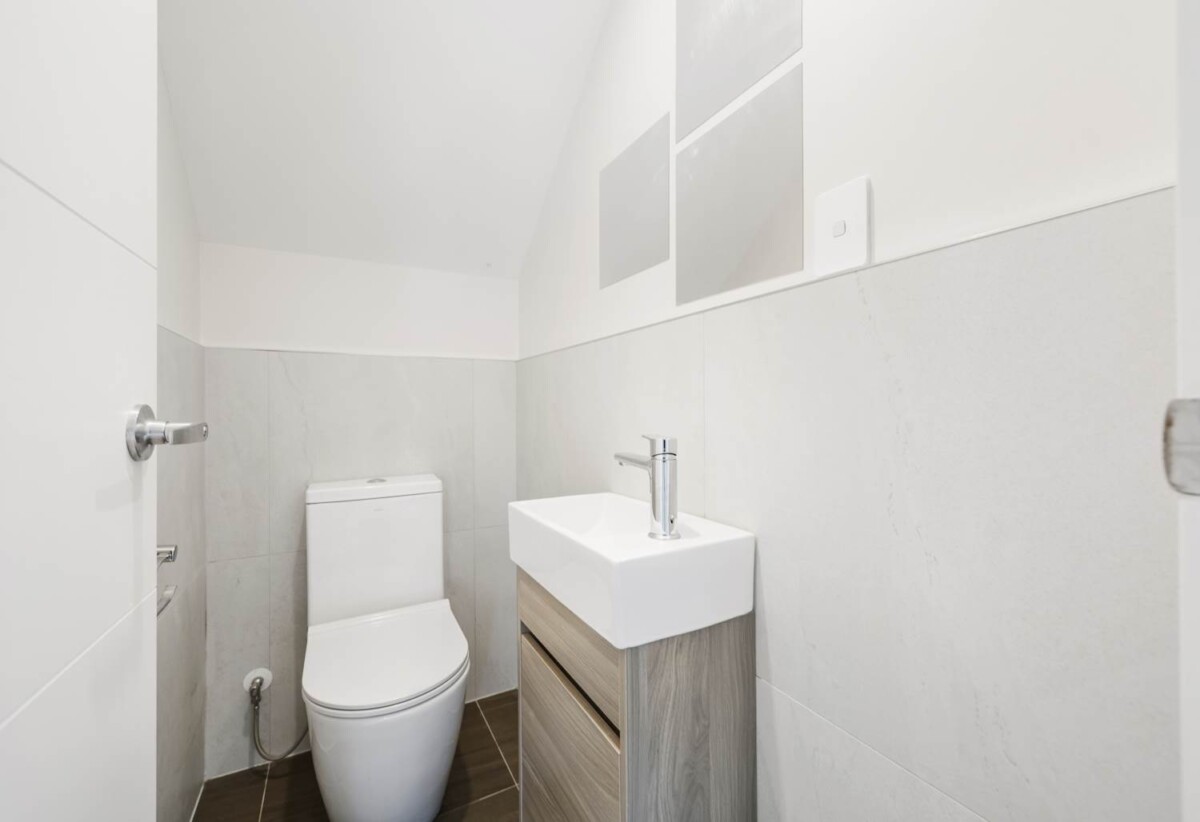 4 beds 3.5 baths duplex home with garage, just a short stroll from One Tree Hill, zoned for Remuera Intermediate School, 1B Kawau Road, Greenlane, Auckland