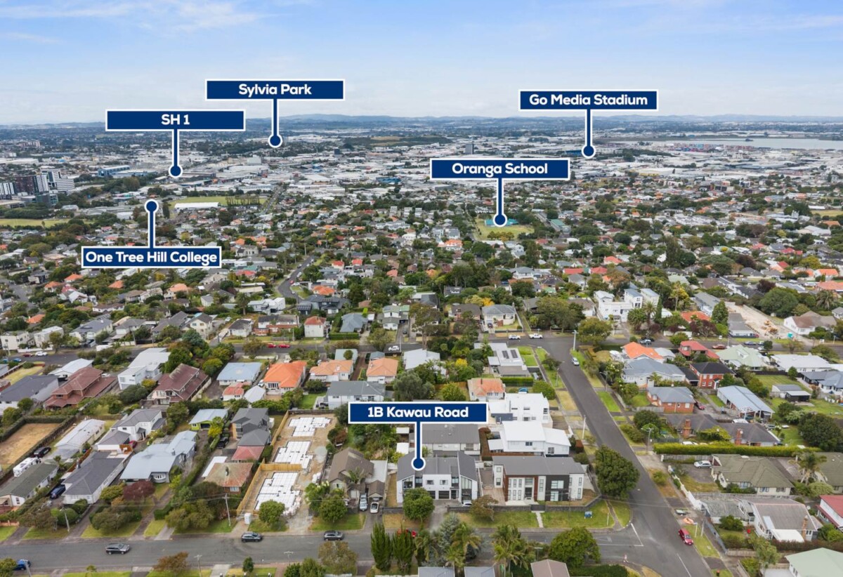 4 beds 3.5 baths duplex home with garage, just a short stroll from One Tree Hill, zoned for Remuera Intermediate School, 1B Kawau Road, Greenlane, Auckland