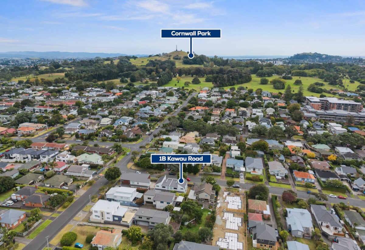 4 beds 3.5 baths duplex home with garage, just a short stroll from One Tree Hill, zoned for Remuera Intermediate School, 1B Kawau Road, Greenlane, Auckland
