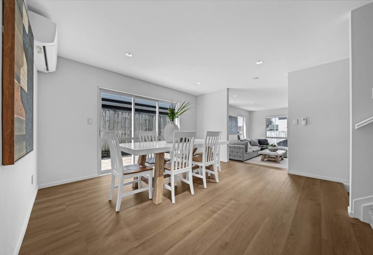 Renovated 5 beds 3.5 baths house with double garage on 401m2 section, close to the shops of Lunn Avenue, Sylvia Park Shopping Centre, school, parks, 10A Burt Road, Mt Wellington, Auckland