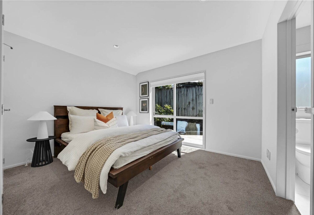 Renovated 5 beds 3.5 baths house with double garage on 401m2 section, close to the shops of Lunn Avenue, Sylvia Park Shopping Centre, school, parks, 10A Burt Road, Mt Wellington, Auckland