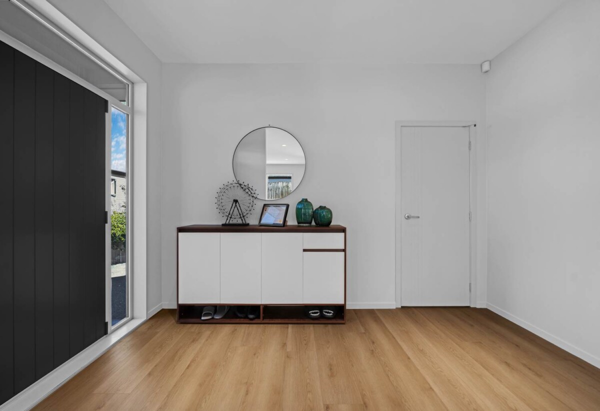 Renovated 5 beds 3.5 baths house with double garage on 401m2 section, close to the shops of Lunn Avenue, Sylvia Park Shopping Centre, school, parks, 10A Burt Road, Mt Wellington, Auckland