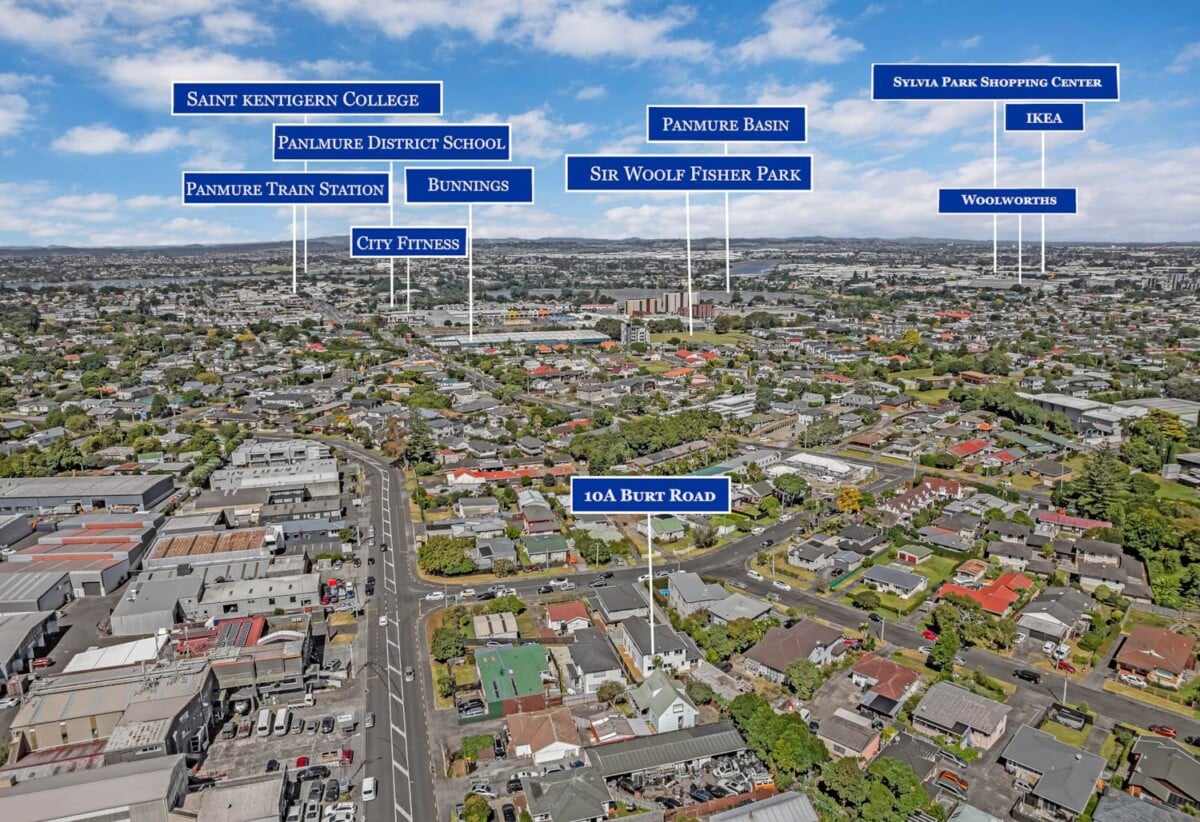 Renovated 5 beds 3.5 baths house with double garage on 401m2 section, close to the shops of Lunn Avenue, Sylvia Park Shopping Centre, school, parks, 10A Burt Road, Mt Wellington, Auckland