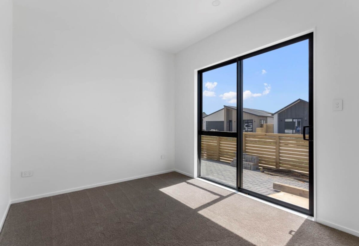 2 Legal Kitchens, Brandnew standalone 4 beds 3 baths house with double garage and 1 bed granny, close to Opaheke School and a nearby reserve, Costco Wholesale Drury and the upcoming Drury train station are currently underway, 14 Pupu Crescent, Opaheke, Auckland