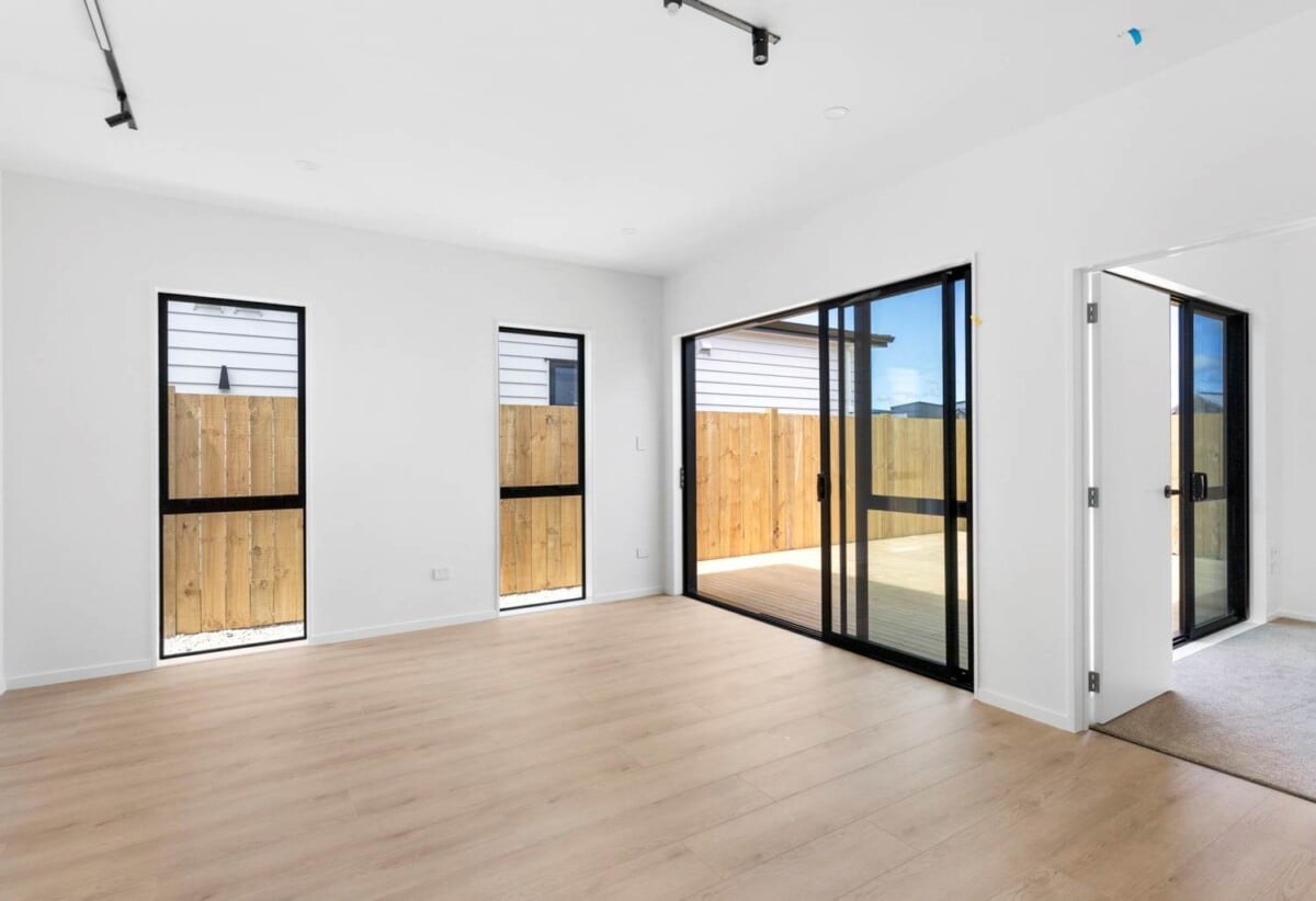 2 Legal Kitchens, Brandnew standalone 4 beds 3 baths house with double garage and 1 bed granny, close to Opaheke School and a nearby reserve, Costco Wholesale Drury and the upcoming Drury train station are currently underway, 14 Pupu Crescent, Opaheke, Auckland