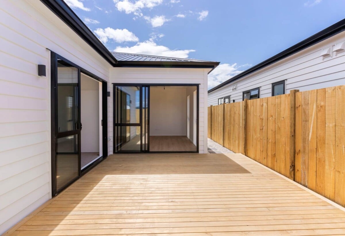 2 Legal Kitchens, Brandnew standalone 4 beds 3 baths house with double garage and 1 bed granny, close to Opaheke School and a nearby reserve, Costco Wholesale Drury and the upcoming Drury train station are currently underway, 14 Pupu Crescent, Opaheke, Auckland