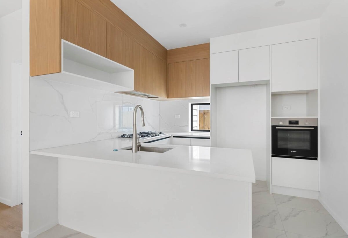2 Legal Kitchens, Brandnew standalone 4 beds 3 baths house with double garage and 1 bed granny, close to Opaheke School and a nearby reserve, Costco Wholesale Drury and the upcoming Drury train station are currently underway, 14 Pupu Crescent, Opaheke, Auckland