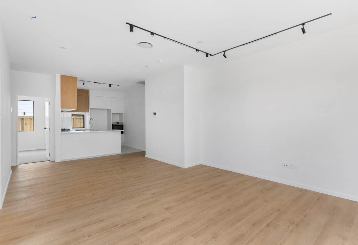 2 Legal Kitchens, Brandnew standalone 4 beds 3 baths house with double garage and 1 bed granny, close to Opaheke School and a nearby reserve, Costco Wholesale Drury and the upcoming Drury train station are currently underway, 14 Pupu Crescent, Opaheke, Auckland