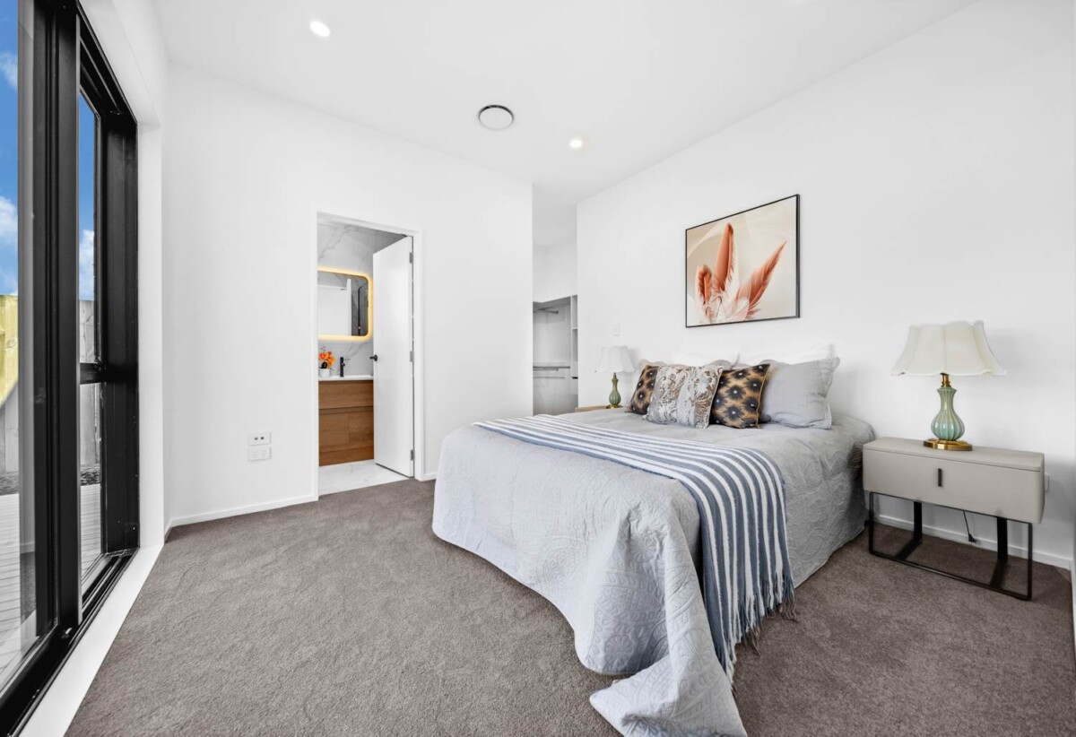 2 Legal Kitchens, Brandnew standalone 4 beds 3 baths house with double garage and 1 bed granny, close to Opaheke School and a nearby reserve, Costco Wholesale Drury and the upcoming Drury train station are currently underway, 16 Pupu Crescent, Opaheke, Auckland