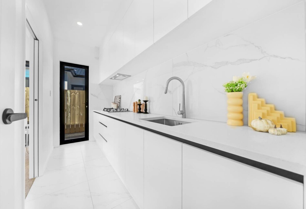 2 Legal Kitchens, Brandnew standalone 4 beds 3 baths house with double garage and 1 bed granny, close to Opaheke School and a nearby reserve, Costco Wholesale Drury and the upcoming Drury train station are currently underway, 16 Pupu Crescent, Opaheke, Auckland