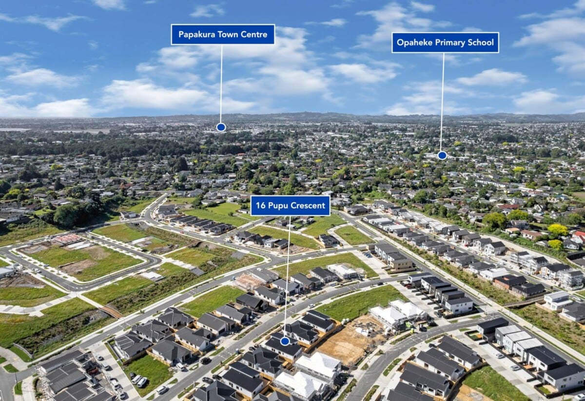 2 Legal Kitchens, Brandnew standalone 4 beds 3 baths house with double garage and 1 bed granny, close to Opaheke School and a nearby reserve, Costco Wholesale Drury and the upcoming Drury train station are currently underway, 16 Pupu Crescent, Opaheke, Auckland