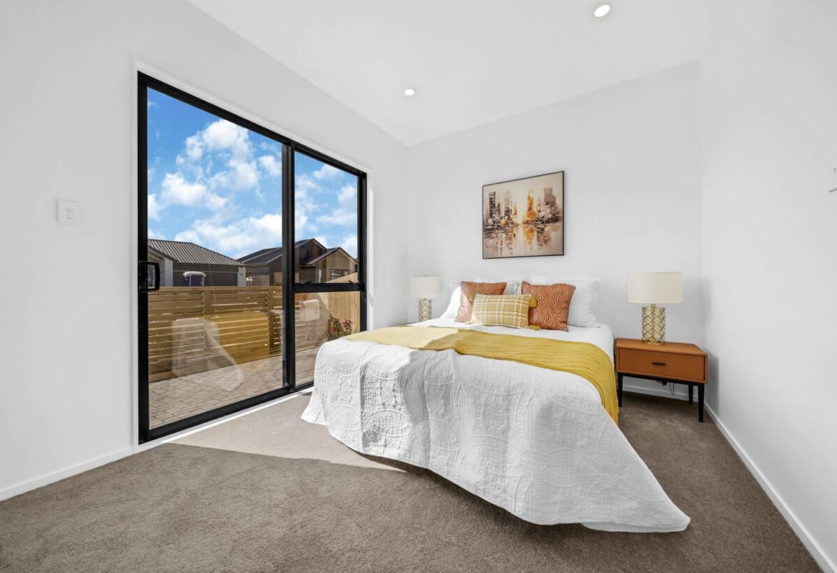 2 Legal Kitchens, Brandnew standalone 4 beds 3 baths house with double garage and 1 bed granny, close to Opaheke School and a nearby reserve, Costco Wholesale Drury and the upcoming Drury train station are currently underway, 16 Pupu Crescent, Opaheke, Auckland