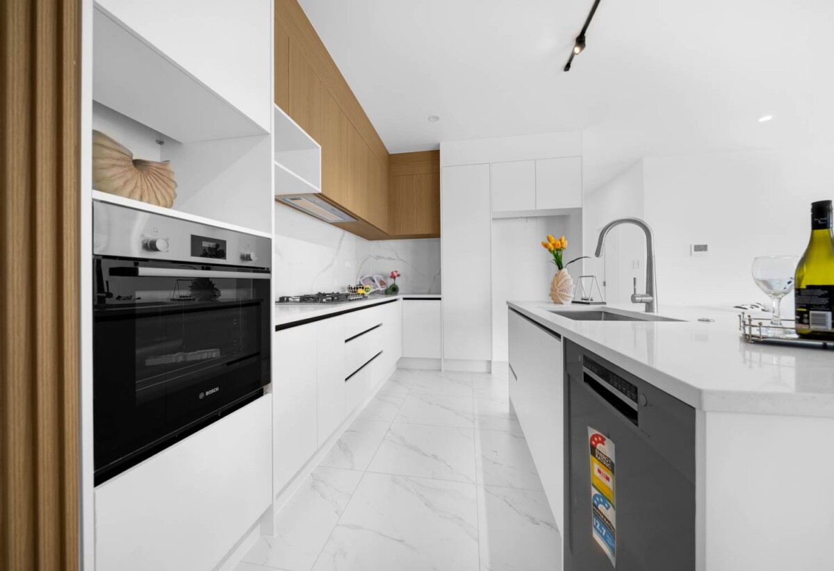 2 Legal Kitchens, Brandnew standalone 4 beds 3 baths house with double garage and 1 bed granny, close to Opaheke School and a nearby reserve, Costco Wholesale Drury and the upcoming Drury train station are currently underway, 16 Pupu Crescent, Opaheke, Auckland