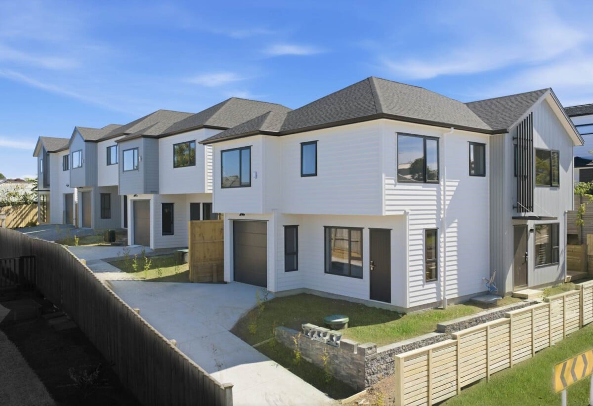 Brandnew standalone 4 beds 3.5 baths home with double tandem garage, walks to walk to Howick New World supermarket, schools, close to shopping centre, Lots 1-4/51 Andrew Road, Howick, Auckland