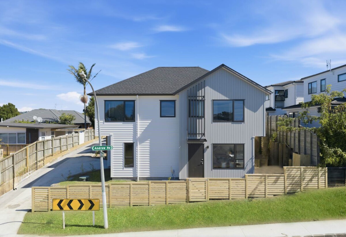 Brandnew standalone 4 beds 3.5 baths home with double tandem garage, walks to walk to Howick New World supermarket, schools, close to shopping centre, Lots 1-4/51 Andrew Road, Howick, Auckland