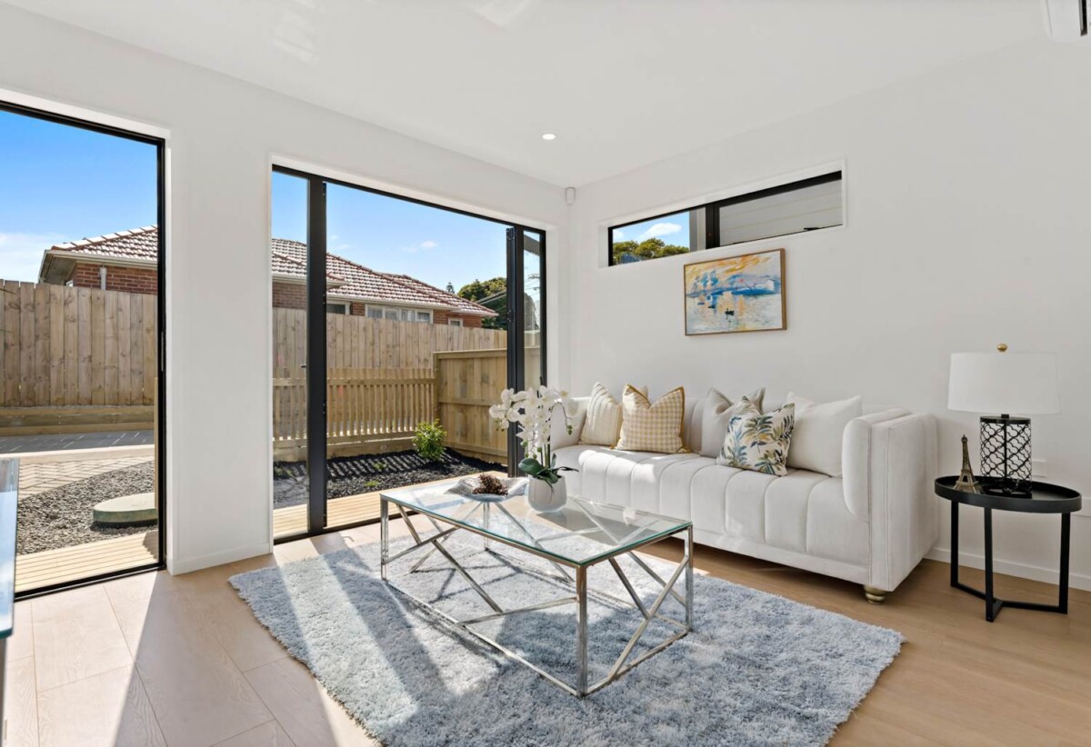 3 beds 2 baths home with garage, close to schools, Point Chevalier Beach, cafés, shops, parks, motorway access, 53C Alberta Street, Pt Chevalier, Auckland