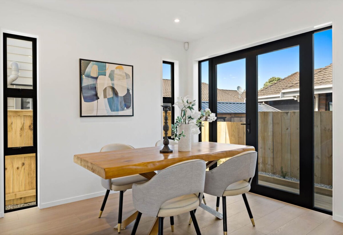 3 beds 2 baths home with garage, close to schools, Point Chevalier Beach, cafés, shops, parks, motorway access, 53B Alberta Street, Pt Chevalier, Auckland