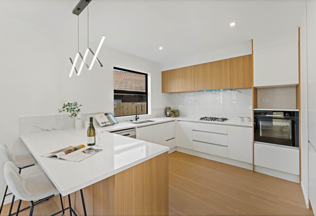 3 beds 2 baths home with garage, close to schools, Point Chevalier Beach, cafés, shops, parks, motorway access, 53B Alberta Street, Pt Chevalier, Auckland