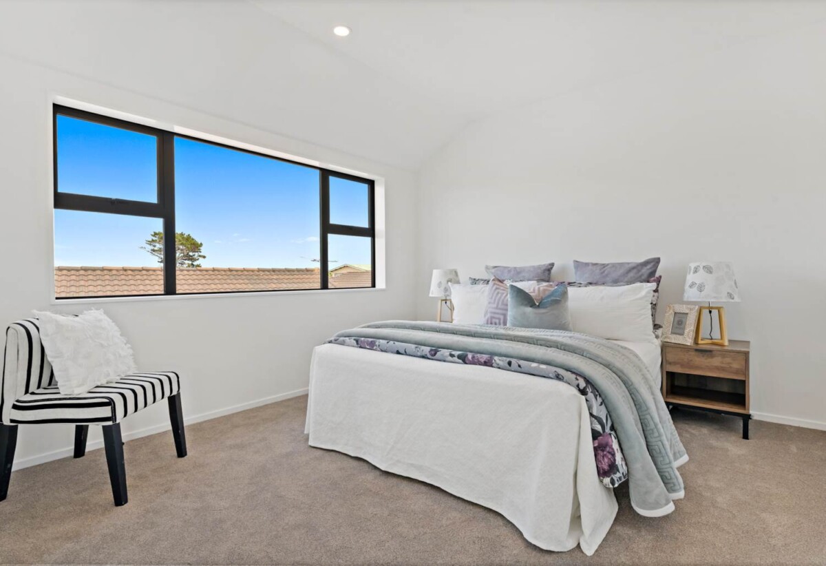 3 beds 2 baths home with garage, close to schools, Point Chevalier Beach, cafés, shops, parks, motorway access, 53B Alberta Street, Pt Chevalier, Auckland