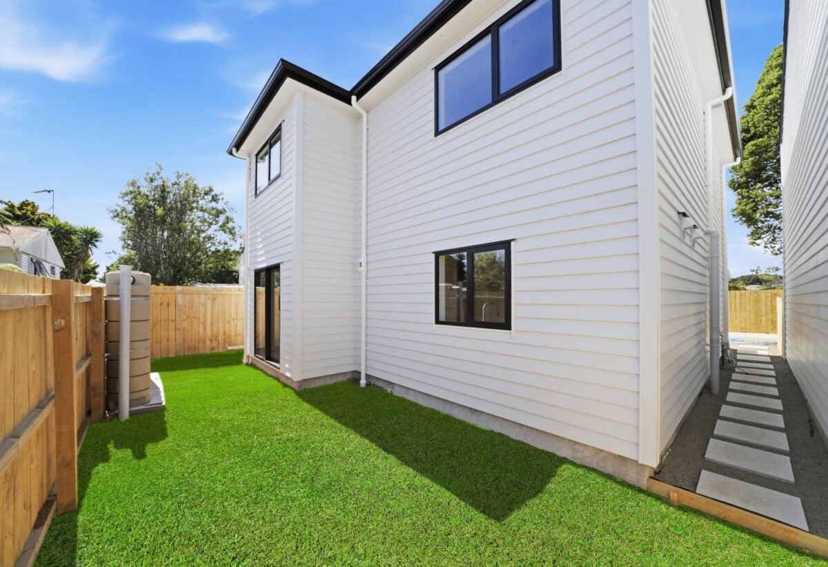 Brandnew standalone 4 beds 2.5 baths home with garage, close to schools, parks, town centre, motorway access, 0.6 km to Manurewa High School, 0.7 km to Homai School, 0.9 km to Manurewa Intermediate, 9A Clark Street, Manurewa, Auckland