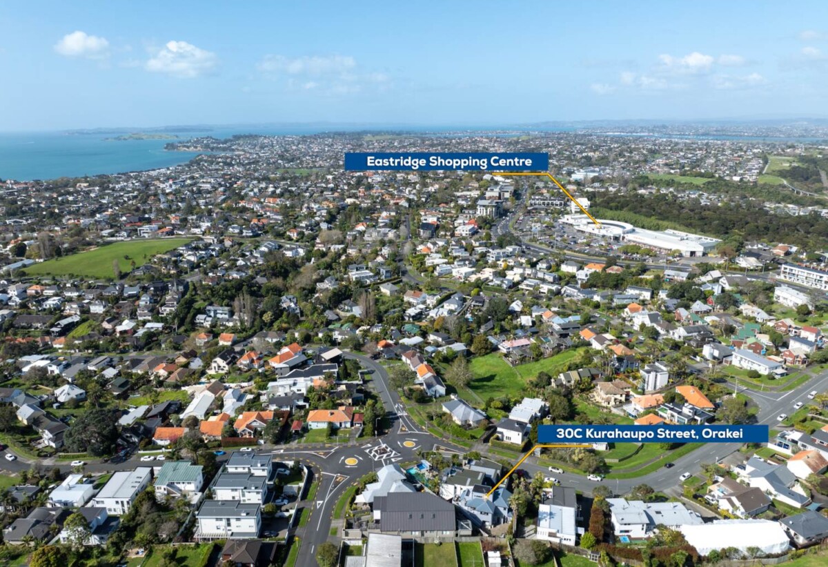 222m2 5 beds 2.5 baths house with double garage on 295m2 section, Eastridge Shopping Centre, local cafés, parks and schools all nearby, close to schools, beaches, 30C Kurahaupo Street, Orakei, Auckland