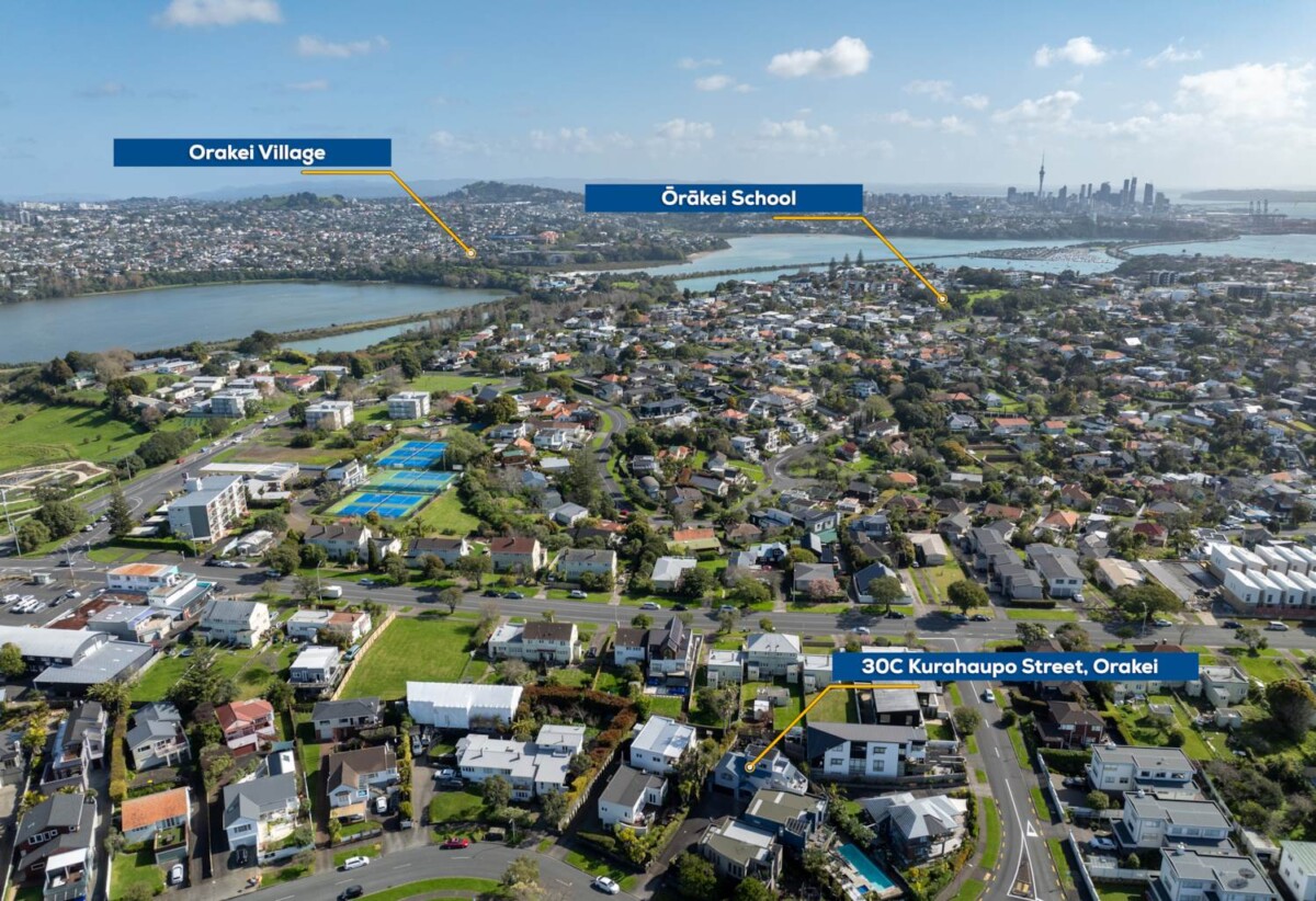 222m2 5 beds 2.5 baths house with double garage on 295m2 section, Eastridge Shopping Centre, local cafés, parks and schools all nearby, close to schools, beaches, 30C Kurahaupo Street, Orakei, Auckland