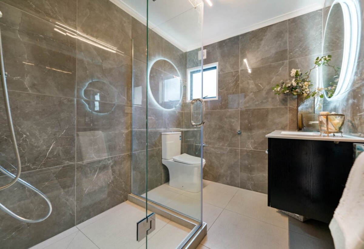222m2 5 beds 2.5 baths house with double garage on 295m2 section, Eastridge Shopping Centre, local cafés, parks and schools all nearby, close to schools, beaches, 30C Kurahaupo Street, Orakei, Auckland