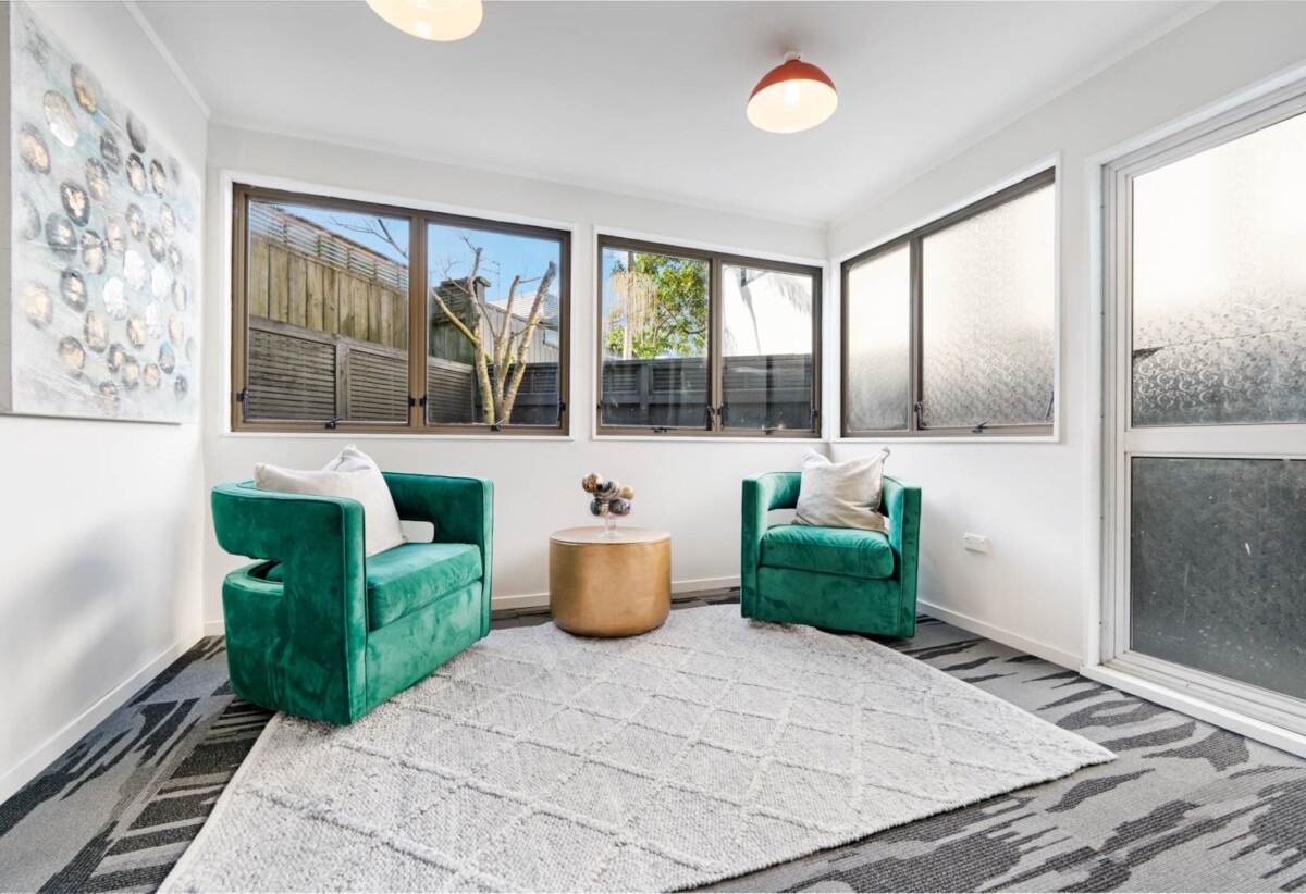 222m2 5 beds 2.5 baths house with double garage on 295m2 section, Eastridge Shopping Centre, local cafés, parks and schools all nearby, close to schools, beaches, 30C Kurahaupo Street, Orakei, Auckland