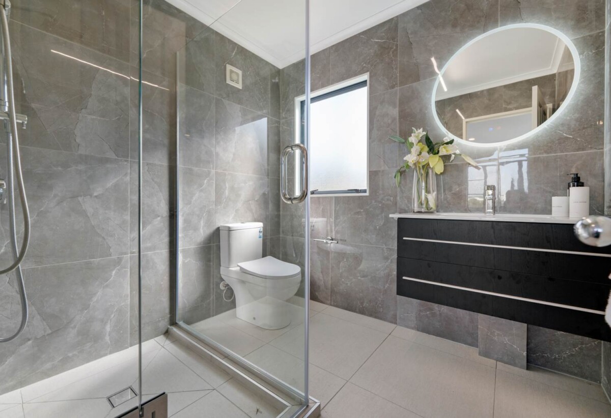 222m2 5 beds 2.5 baths house with double garage on 295m2 section, Eastridge Shopping Centre, local cafés, parks and schools all nearby, close to schools, beaches, 30C Kurahaupo Street, Orakei, Auckland