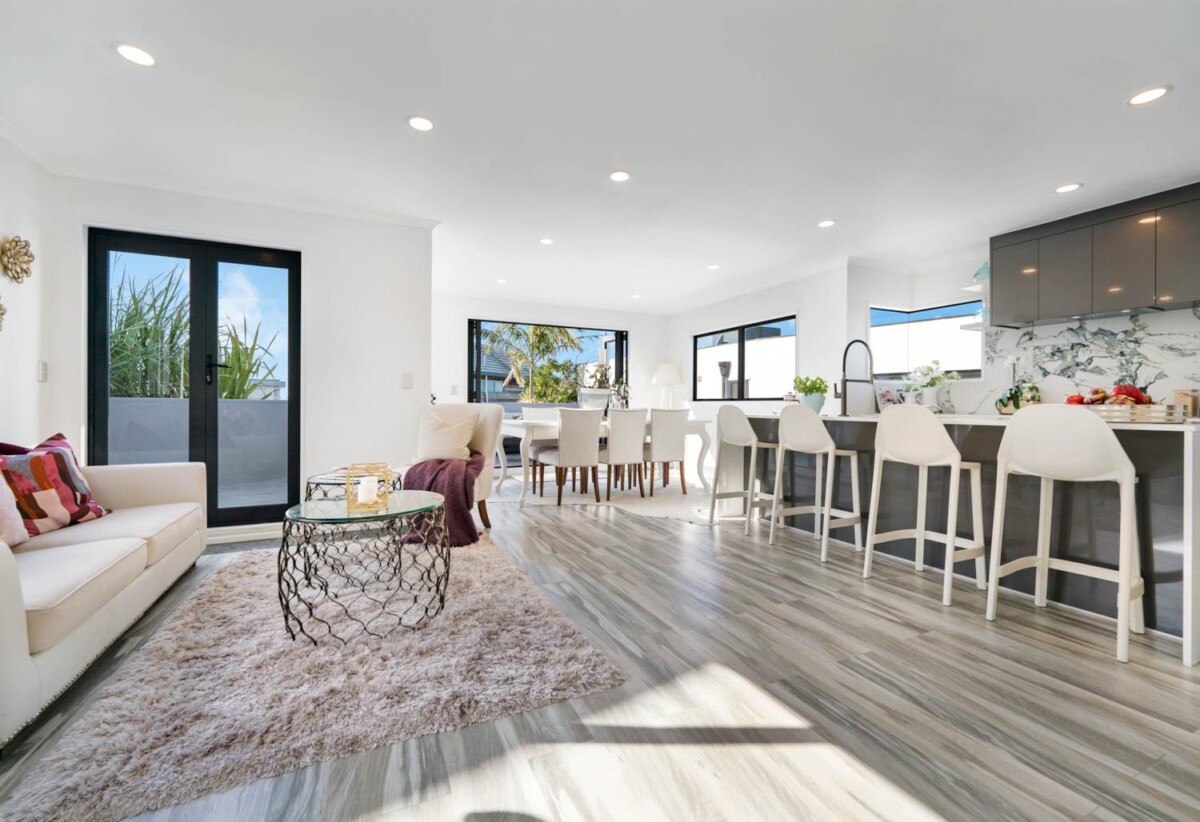 222m2 5 beds 2.5 baths house with double garage on 295m2 section, Eastridge Shopping Centre, local cafés, parks and schools all nearby, close to schools, beaches, 30C Kurahaupo Street, Orakei, Auckland