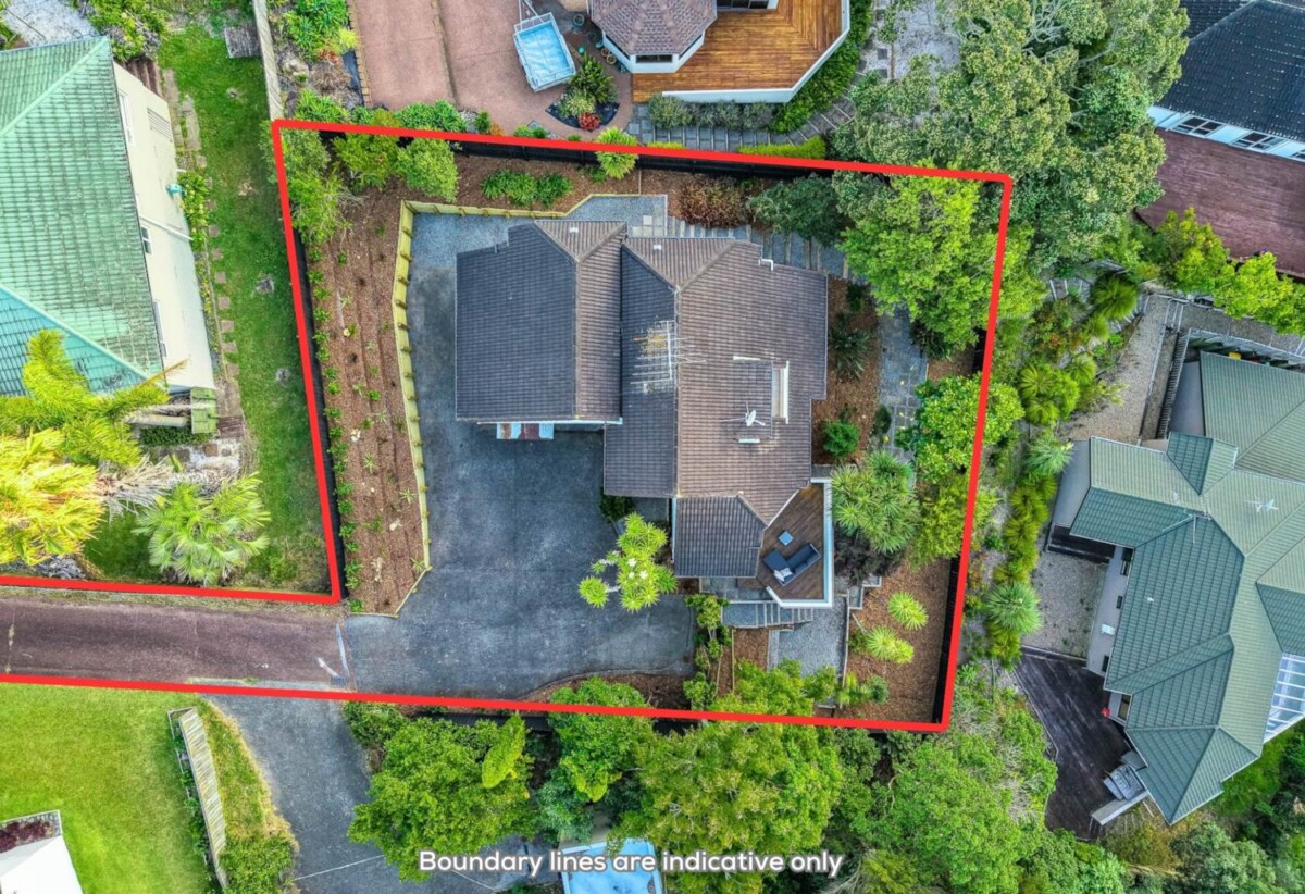 Rangitoto College zone, 4 beds 2.5 baths house with double garage on 665m2 section, close to schools, beach, shops, supermarket, parks and coastal walkways, 1 km to Browns Bay School, Murrays Bay Intermediate, Rangitoto College, Murrays Bay School, 18 Bushglen Court, Browns Bay, Auckland