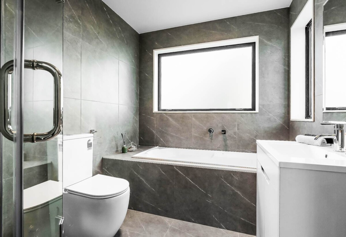 10-Year Master Builder Guarantee., $700Ks: 140m2 brandnew 3-Beds 2 baths + Garage & 65″ TV, move-in ready, just 600m to Kelston Mall (Woolworths, McDonald’s) with schools, gyms, and motorway access moments away, Lot 5/4052 Great North Road, Glen Eden, Auckland