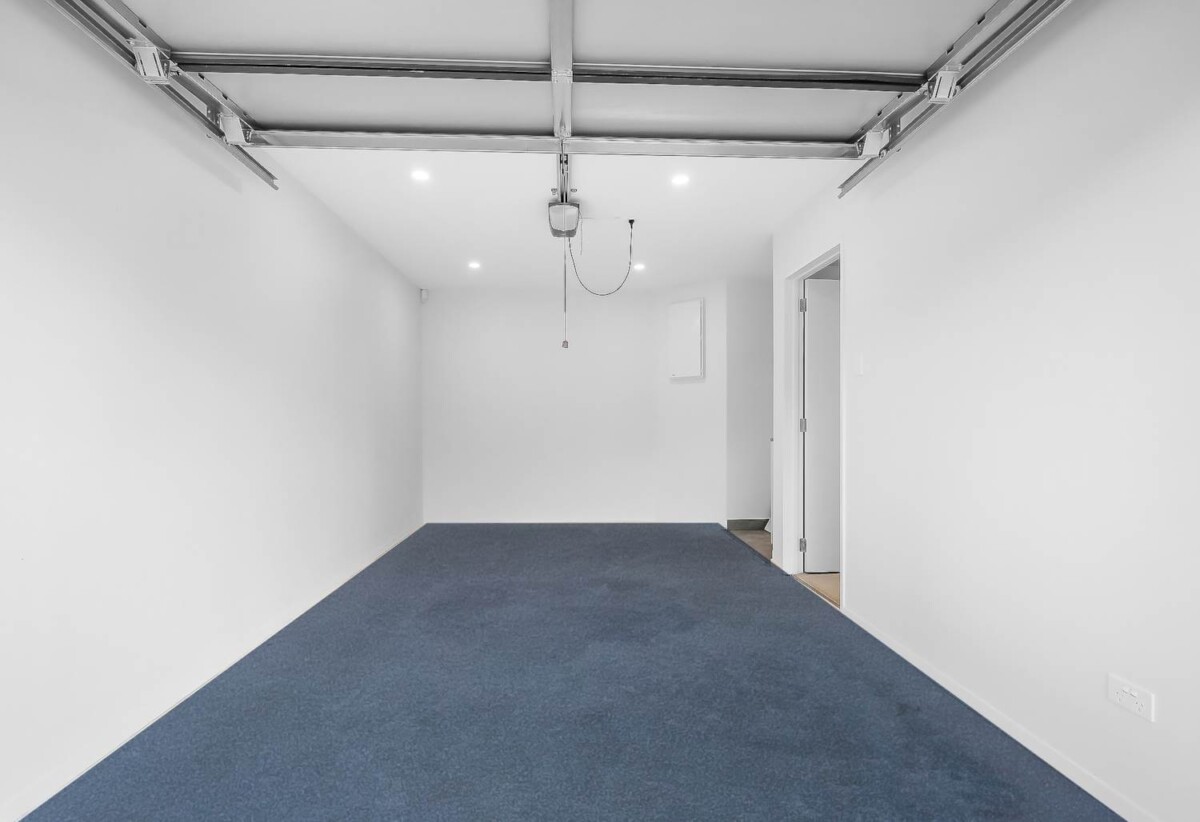 10-Year Master Builder Guarantee., $700Ks: 140m2 brandnew 3-Beds 2 baths + Garage & 65″ TV, move-in ready, just 600m to Kelston Mall (Woolworths, McDonald’s) with schools, gyms, and motorway access moments away, Lot 5/4052 Great North Road, Glen Eden, Auckland