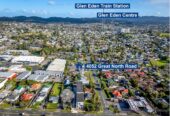 10-Year Master Builder Guarantee., $700Ks: 140m2 brandnew 3-Beds 2 baths + Garage & 65″ TV, move-in ready, just 600m to Kelston Mall (Woolworths, McDonald’s) with schools, gyms, and motorway access moments away, Lot 5/4052 Great North Road, Glen Eden, Auckland