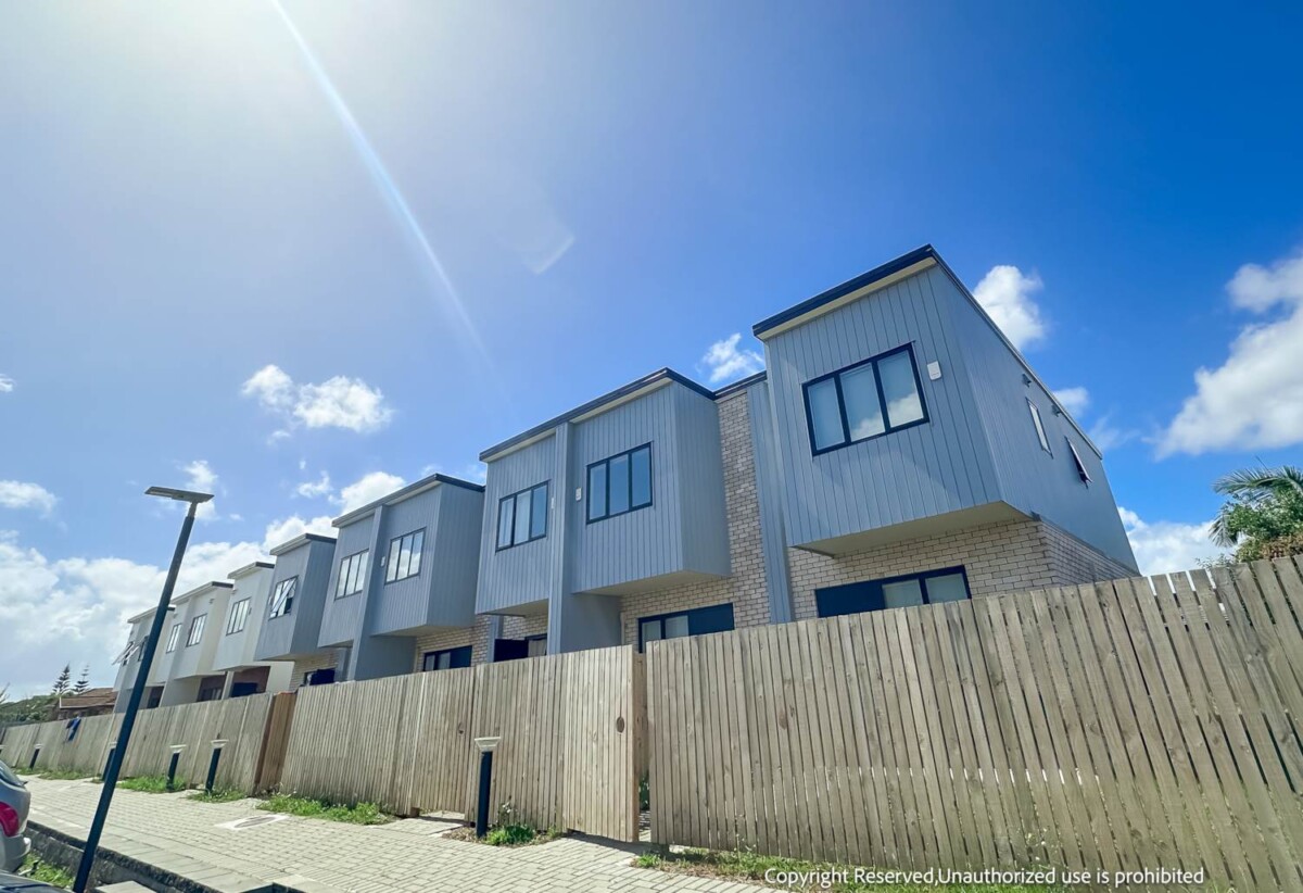 Urgent sale — Must sell, Freehold 2 beds 2 baths home with carport, Bonus: Furniture may be included by negotiation (subject to offer)., Adjacent to Awakeri Wetlands for a rare sense of space., Minutes to motorway access, Mangere Town Centre, schools, beach, 4 similar units available—Buy in bulk and save big., 12 Aumarire Lane, Favona, Auckland