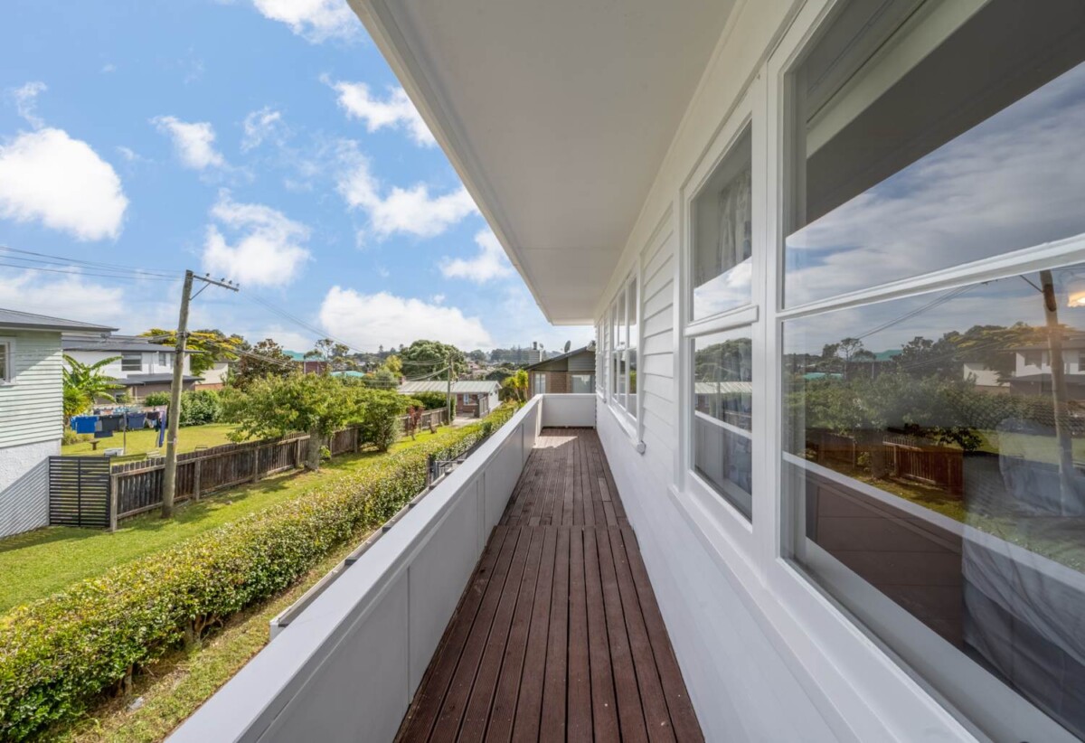 Once over 20 years, 3 beds + Sunroom / office spac 1 baths house with sea views on 400m2 section, beside the open field of Hillsborough School, close to schools, parks, coastal walkways, Golf club, motorway access, 16 Belfast Street, Hillsborough, Auckland