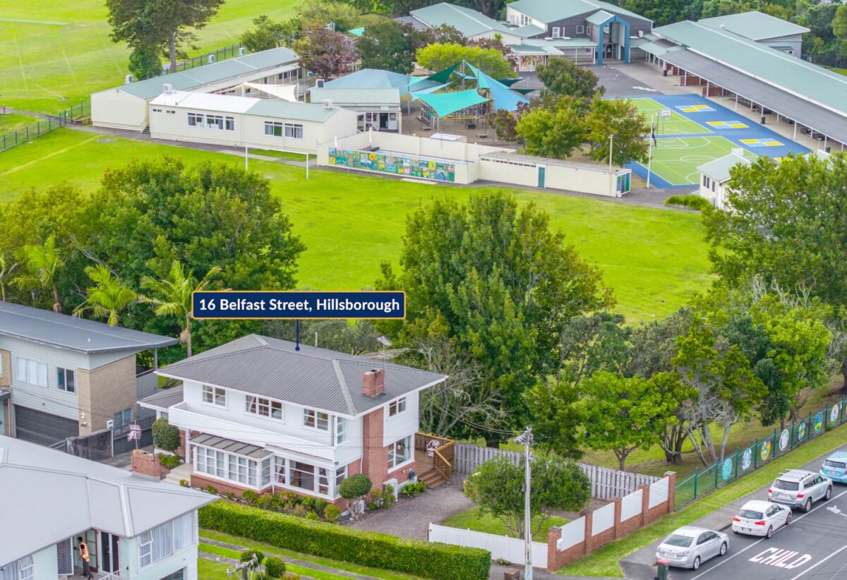Once over 20 years, 3 beds + Sunroom / office spac 1 baths house with sea views on 400m2 section, beside the open field of Hillsborough School, close to schools, parks, coastal walkways, Golf club, motorway access, 16 Belfast Street, Hillsborough, Auckland